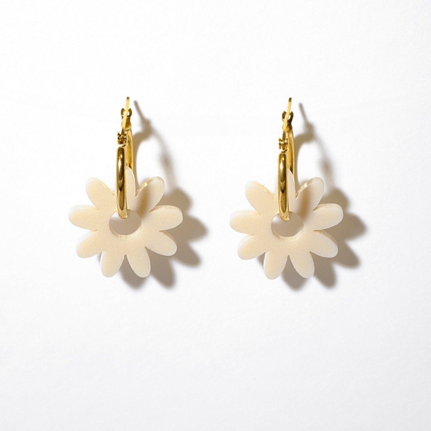 Marguerite Daisy Hoops in Linen White