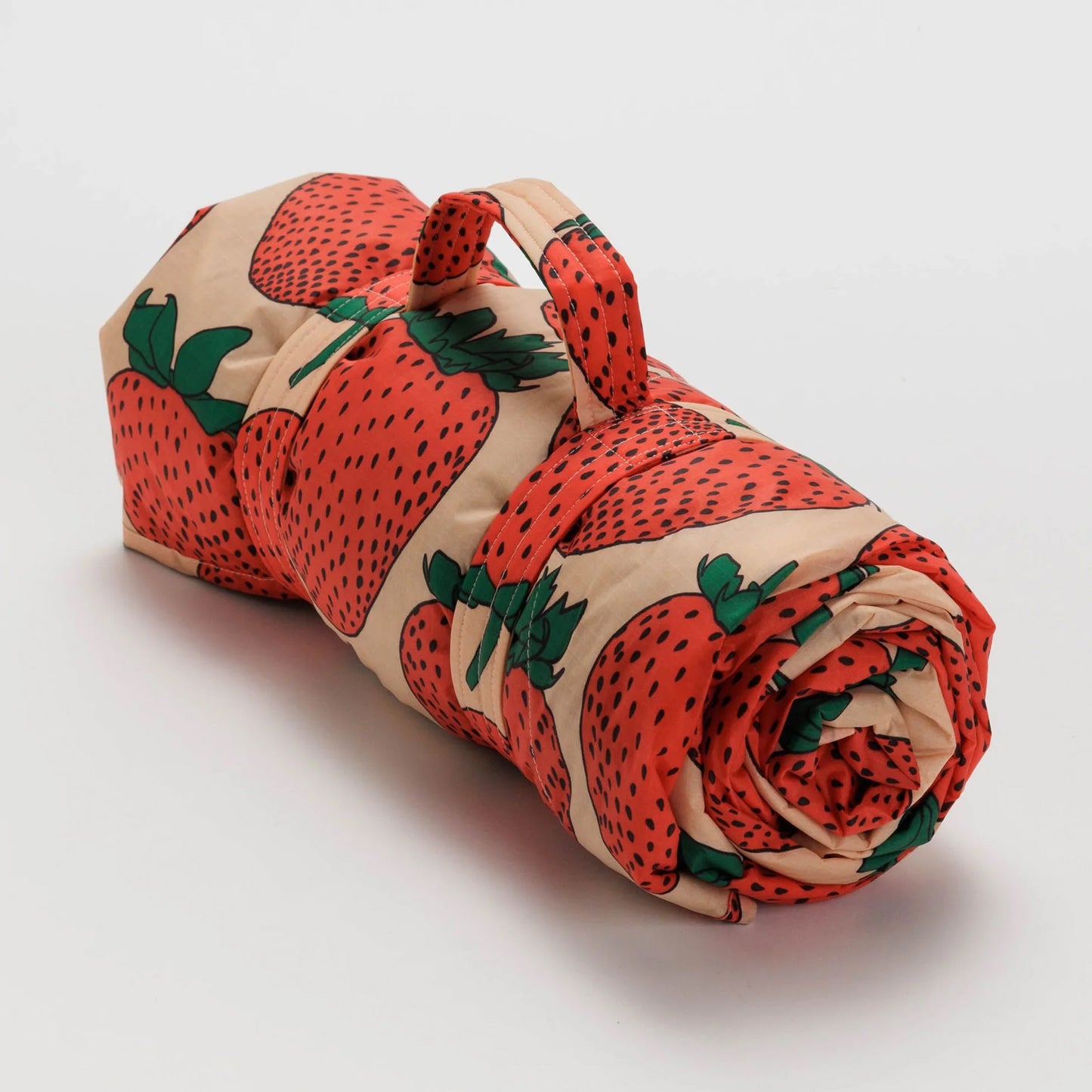 BAGGU Puffy Picnic Blanket: Strawberry