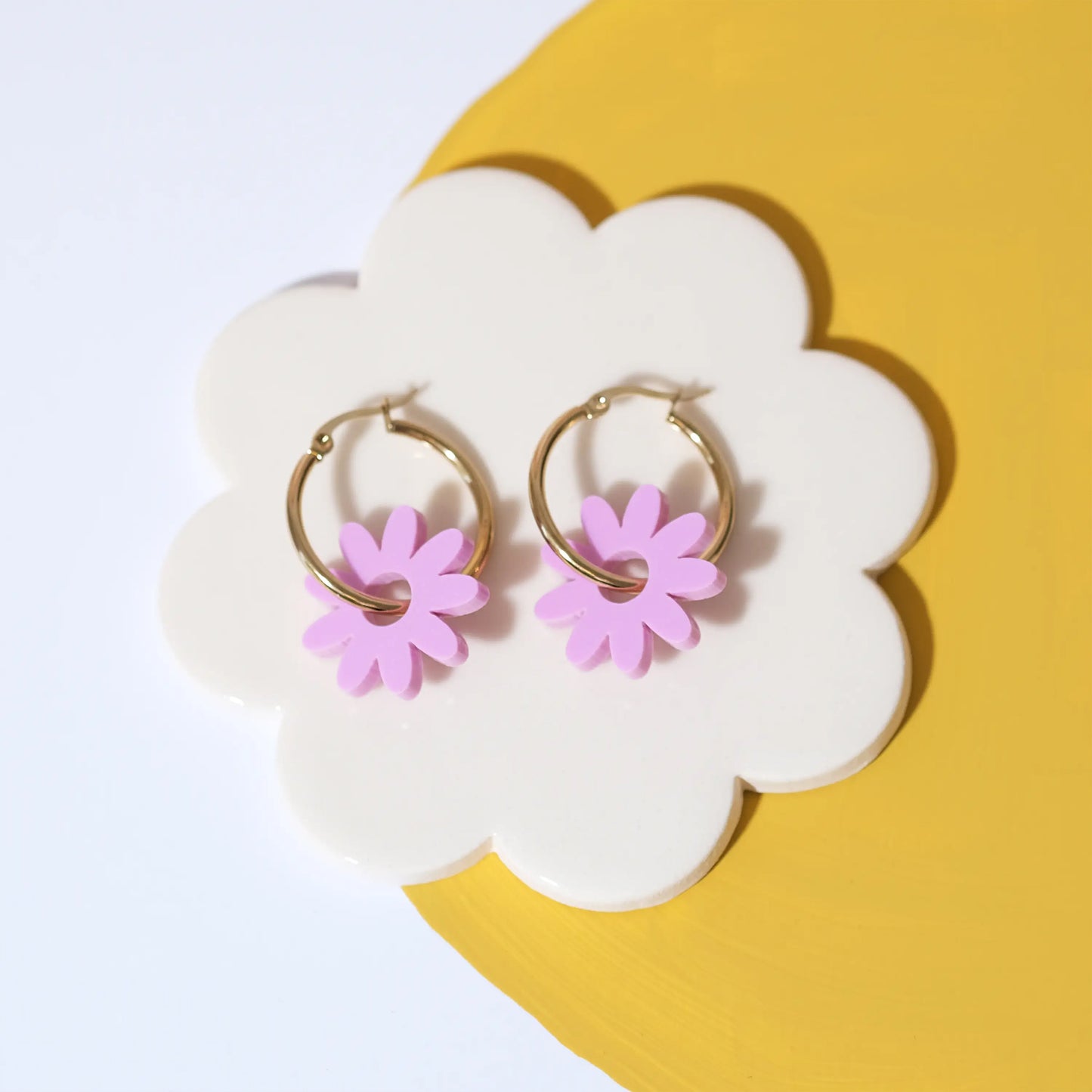 Marguerite Daisy Hoops in Lilac