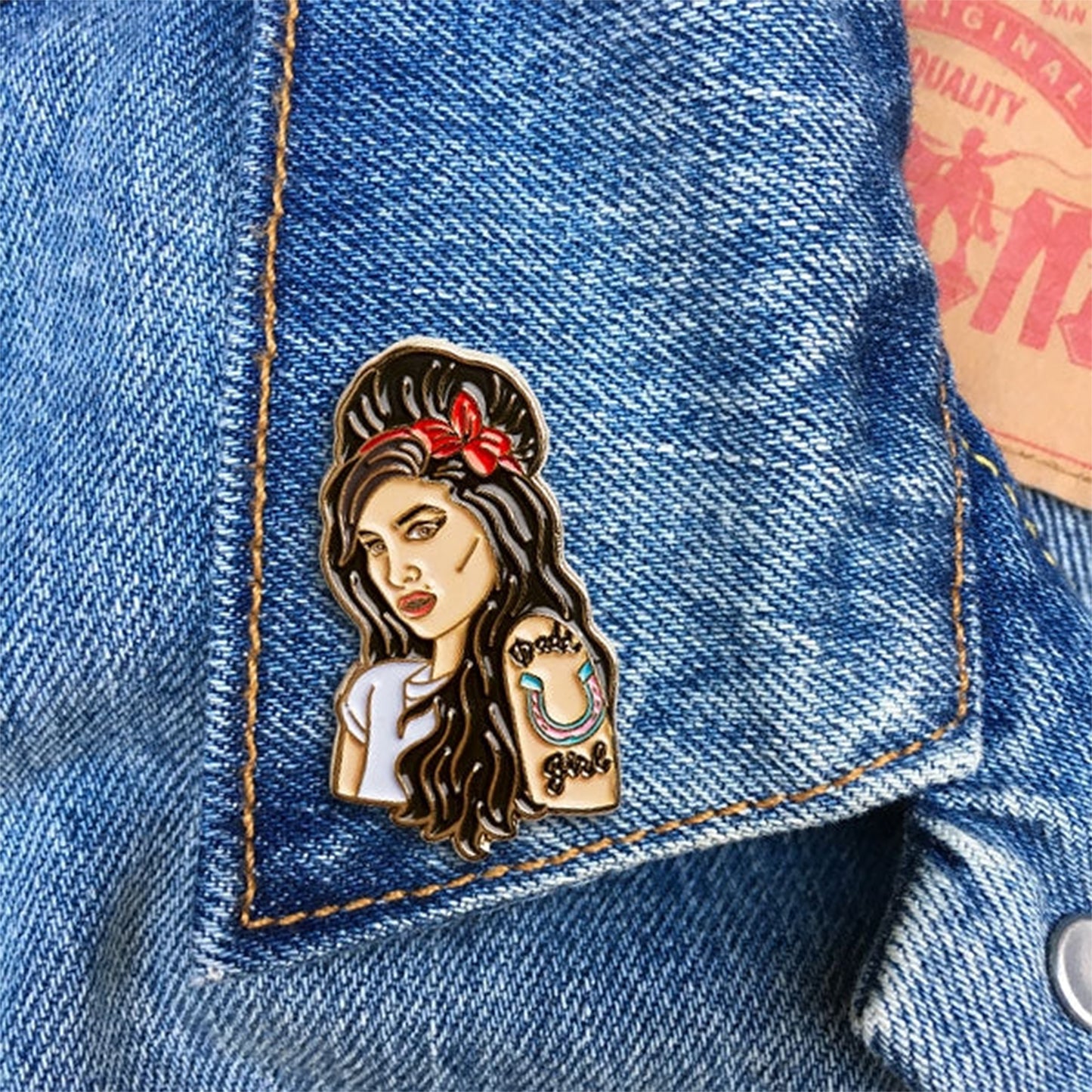 Amy Winehouse Pin