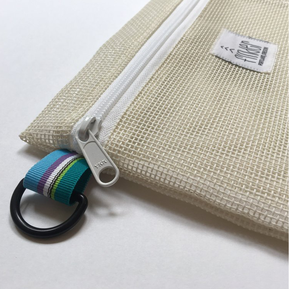 Finder Goods white zippered accessory pouch zipper detail