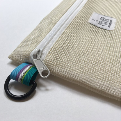 Finder Goods white zippered accessory pouch zipper detail